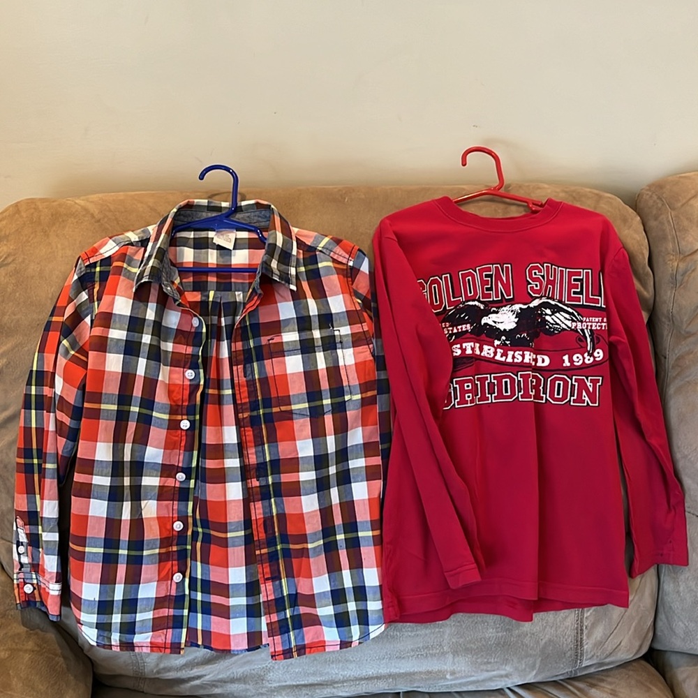 ♥️🧡 Boys assorted shirts - 2pc bundle - Size 7/8